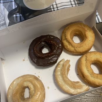 Yellow Light Coffee & Donuts - Coffee & Tea Near Me - Detroit, Michigan