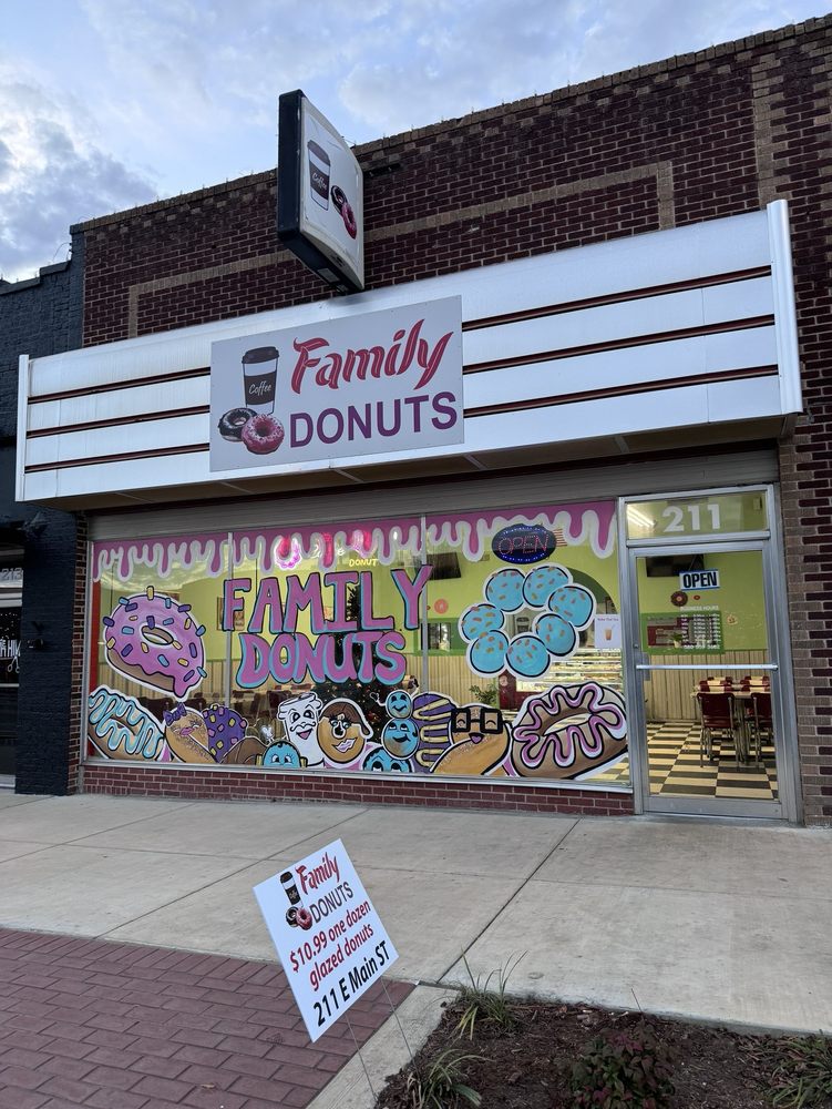 Family Donuts Logo