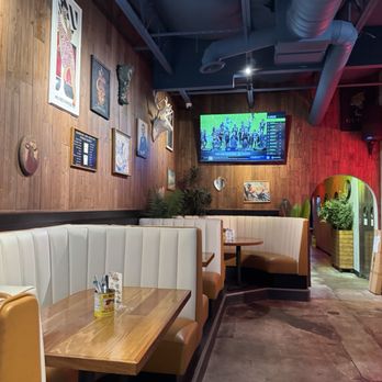 El Viejon - Inside - Seafood Near Me - San Diego, California
