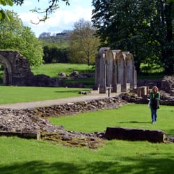 Hailes Abbey - The ruins of Hailes Abbey in May 2012