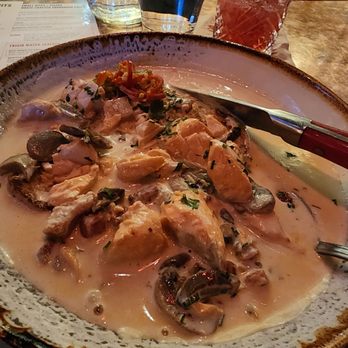 Von's 1000Spirits - Salmon chowder and blackberry bramble. - New American Near Me - Seattle, Washington