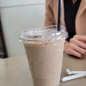 DAMO - Iced Hojicha Latte - Coffee & Tea Near Me - Los Angeles, California DAMO - Iced Hojicha Latte - Coffee & Tea Near Me - Los Angeles, California