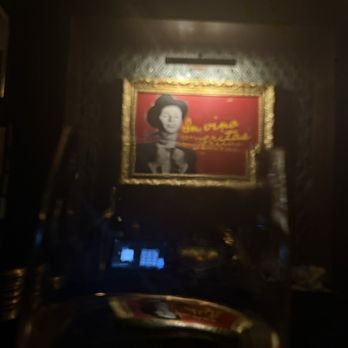 Anthony's Runway 84 - Decor - Italian Near Me - Fort Lauderdale, Florida