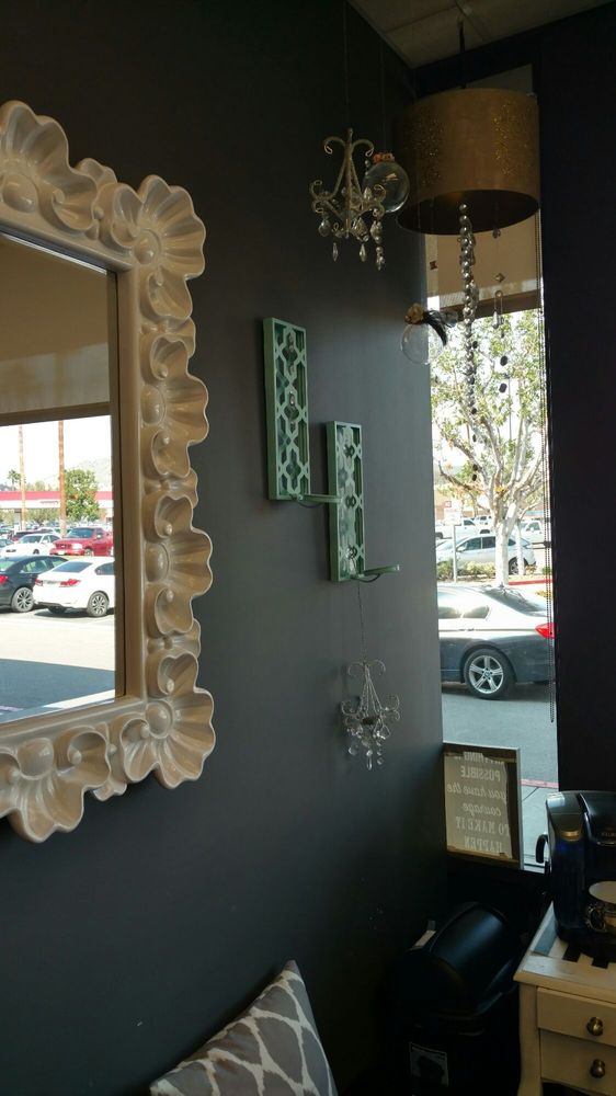 Vienna Hair Lounge Logo