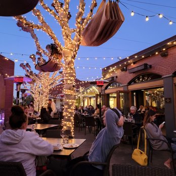 Piatti - The atmosphere after sunset is very pleasant - Italian Near Me - Sacramento, California Piatti - The atmosphere after sunset is very pleasant - Italian Near Me - Sacramento, California