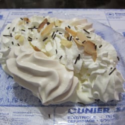 Le Montagnard - Meringue with whipped cream