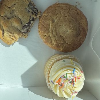 The Batchmaker - Chocolate chip cookie, snickerdoodle, cookie, funfetti cupcake - Bakeries Near Me - Charlotte, North Carolina The Batchmaker - Chocolate chip cookie, snickerdoodle, cookie, funfetti cupcake - Bakeries Near Me - Charlotte, North Carolina