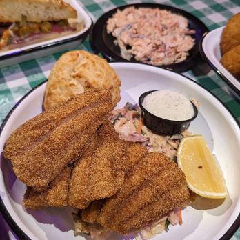 Daisy's Po' Boy and Tavern - Cajun/Creole Near Me - Chicago, Illinois