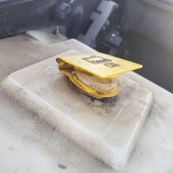Valvoline Instant Oil Change - Coolant reservoir cap left off... - Oil Change Stations Near Me - POTOMAC FALLS, Virginia Valvoline Instant Oil Change - Coolant reservoir cap left off... - Oil Change Stations Near Me - POTOMAC FALLS, Virginia