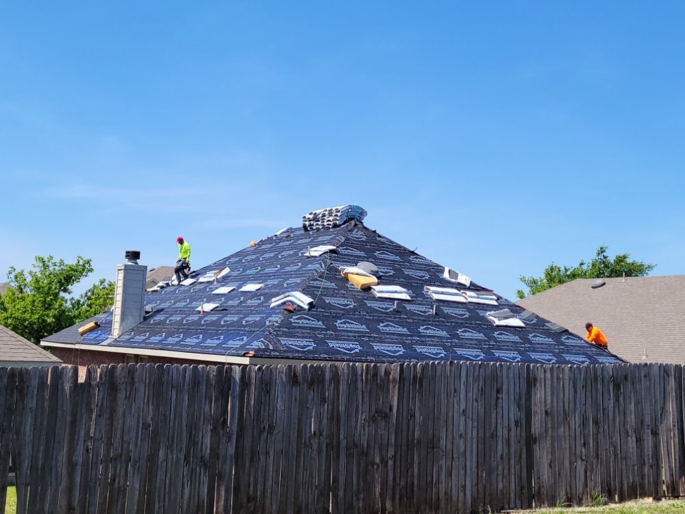 Slide of Lee's Roofing & Construction
