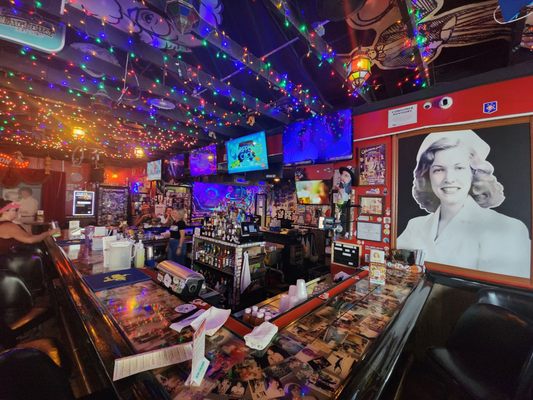 Mary Ellen's Bar & Restaurant by null