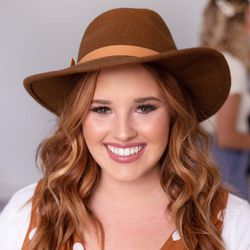 Redbird Artistry - Hi! My name is Kelsey Cunningham, I am the hands behind Redbird Artistry!