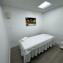 Clover Massage