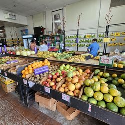 Island Green Produce - This is quite a large space!