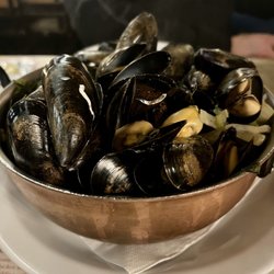 Mussels in white wine and cream
