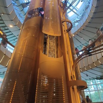 Starbucks Reserve Roastery Chicago - Coffee Roasteries Near Me - Chicago, Illinois