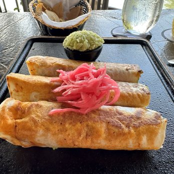 Navíos - Lobster tacos with lime rice - Mexican Near Me - Cancún, ROO Navíos - Lobster tacos with lime rice - Mexican Near Me - Cancún, ROO