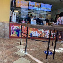 Terrible service didn't even give me the right pieces of Chicken. Wow