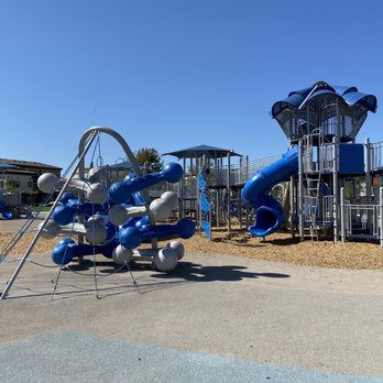 Victory Park - Parks Near Me - Tustin, California
