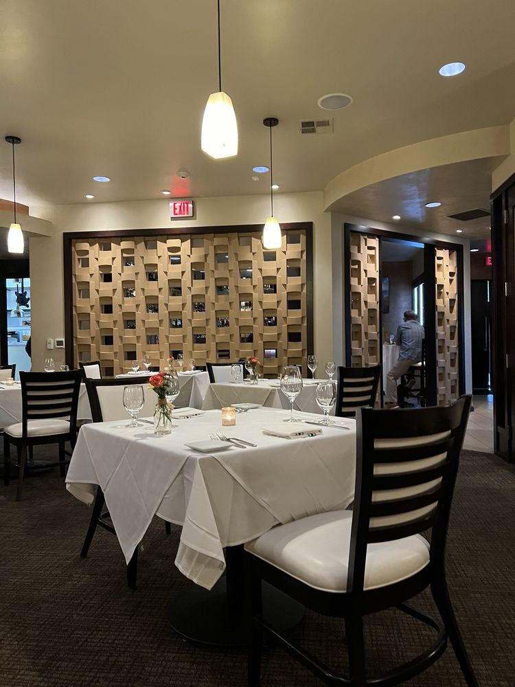 Ernie's Food & Spirits