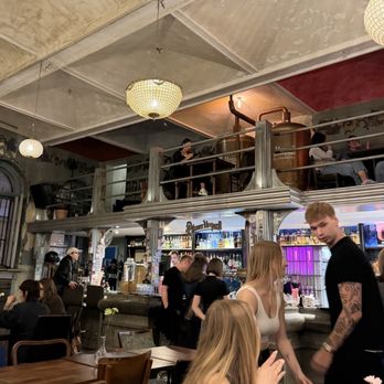 Hevre - late night fun - Modern European Near Me - Kraków, Massachusetts