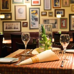 Julian's Bar & Restaurant