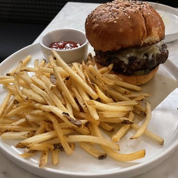 et al. - The et al burger. - Breakfast & Brunch Near Me - Honolulu, Hawaii