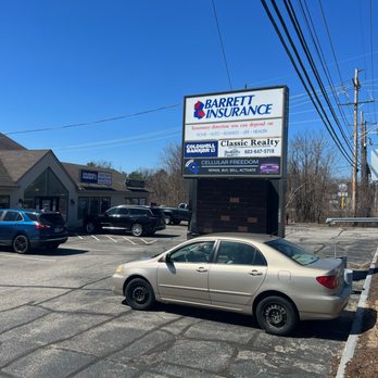 Cellular Freedom Repairs - Road Sign Heading North - Mobile Phone Repair Near Me - Hooksett, New Hampshire