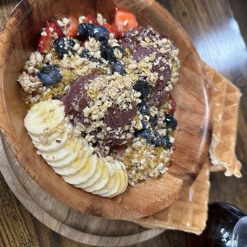 Waffle and Berry - Açaí bowl with waffle added - Waffles Near Me - Honolulu, Hawaii
