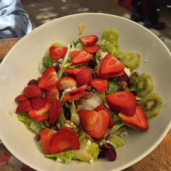 Maggie's Café - Strawberry salad - Breakfast & Brunch Near Me - San Diego, California