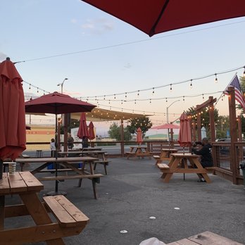 BBQ 152 - Outside eating area - Barbeque Near Me - Gilroy, California BBQ 152 - Outside eating area - Barbeque Near Me - Gilroy, California