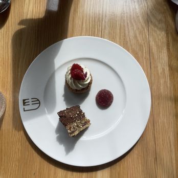 Marcus Restaurant + Terrace - Bouchée sucrée - Breakfast & Brunch Near Me - Montreal, Quebec Marcus Restaurant + Terrace - Bouchée sucrée - Breakfast & Brunch Near Me - Montreal, Quebec