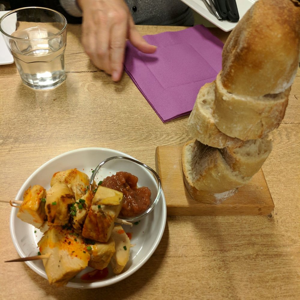 Le Passage Restaurant - Chicken brochettes - Tapas/Small Plates Near Me - Carcassonne, 11