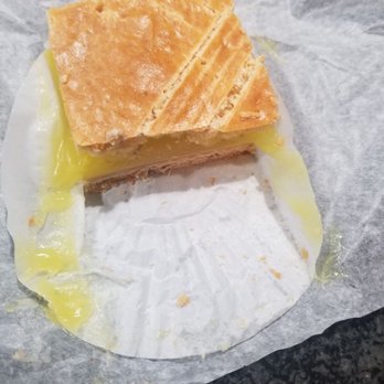 Mike's Pastry - Lemon bar - Bakeries Near Me - Boston, Massachusetts
