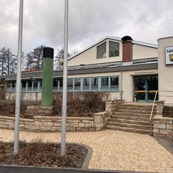Neuer Eingang der Laimbachtalhalle.