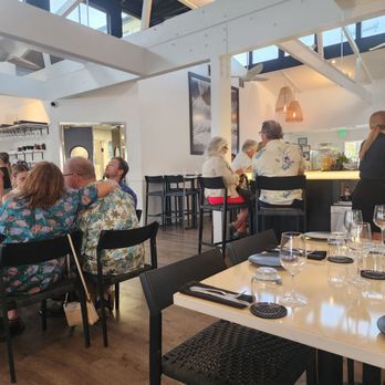 Honu Oceanside - Dinning room - Seafood Near Me - Lahaina, Hawaii