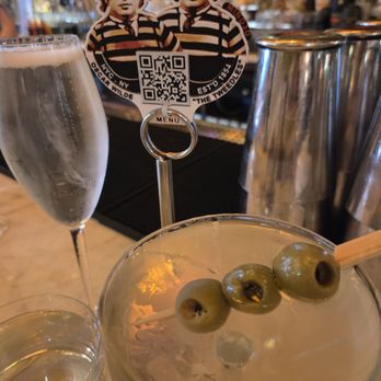 Oscar Wilde - Cocktail Bars Near Me - New York, New York Oscar Wilde - Cocktail Bars Near Me - New York, New York