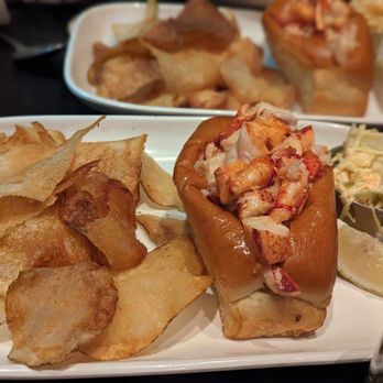 Row 34 - Seaport - Lobster roll - New American Near Me - Boston, Massachusetts