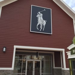 Banana Republic Factory Store - Store entrance.