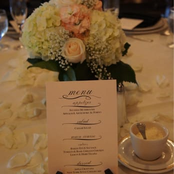 Wedding Flowers 4 Less - Low centerpiece with black cube vase - Wedding Planning Near Me - La Mirada, California Wedding Flowers 4 Less - Low centerpiece with black cube vase - Wedding Planning Near Me - La Mirada, California