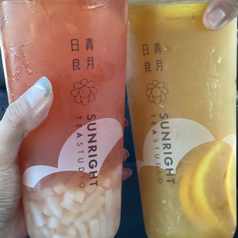 Sunright Tea Studio - Grapefruit jasmine (left) and sunright fruit (right) - Bubble Tea Near Me - Fullerton, California