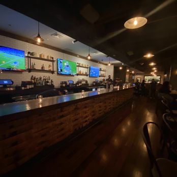 Towne Parlor Pizza & Pints - Bar area - Pizza Near Me - Stamford, Connecticut