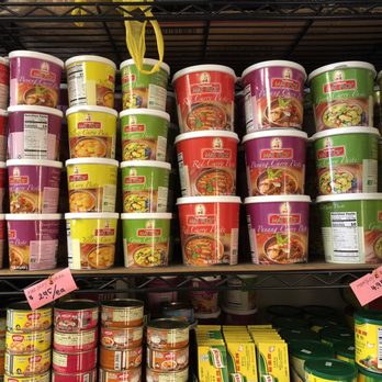 Hong Fa Market - yes, what I was looking for...Thai curries - International Grocery Near Me - Honolulu, Hawaii