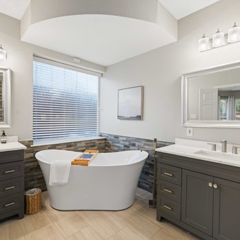 ICO Construction & Remodeling - a bathtub in a bathroom - General Contractors Near Me - Colleyville, Texas