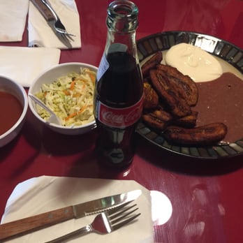 El Cafetalito - Plátanos fritos con frijol y crema - Salvadoran Near Me - Commerce, California