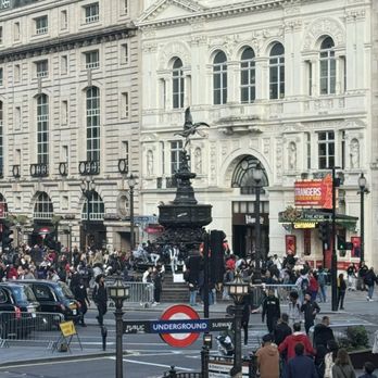 Piccadilly Circus - Landmarks & Historical Buildings Near Me - London, XGL