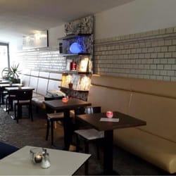 Brückencafé am Heineufer - Eiscafe unter der Brücke - innen