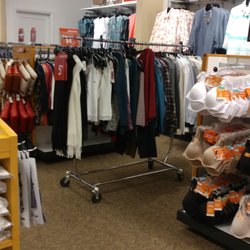 Van Heusen 440 - Van Heusen at the Outlet Shoppes of Gettysburg PA