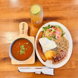 Las Delicias De La Abuela - La Bandeja Paisa