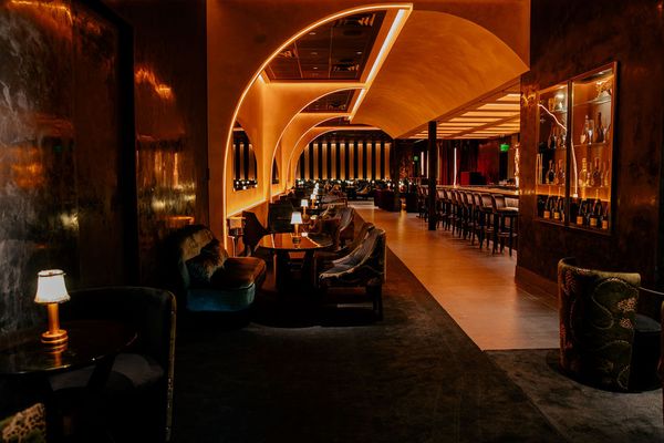 Regines Lounge by null